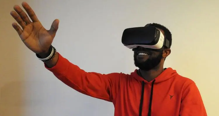 Is virtual dating going mainstream? Or meta?